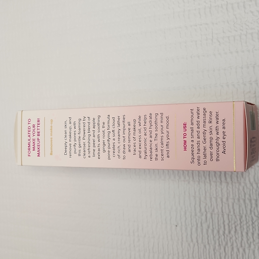 Too Faced HangoveRx Wash the Day Away pore purifying gentle foaming cleanser - Picture 3 of 5